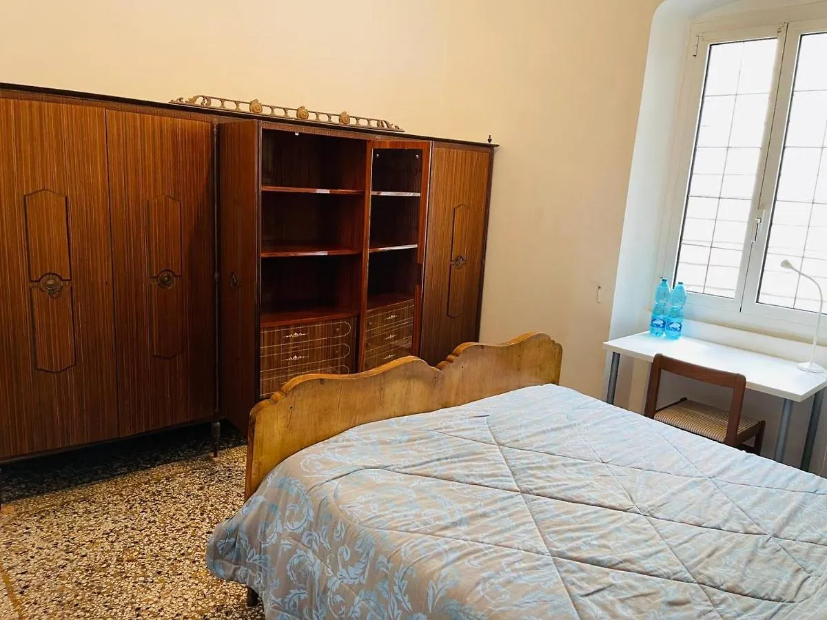 Bed & Breakfast Bed and Breakfast Mh Genova Italia