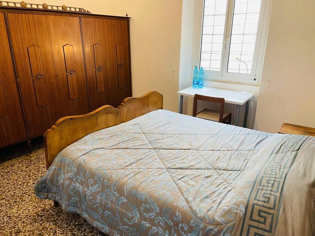 Bed and Breakfast Mh Genova 0*,  Italia